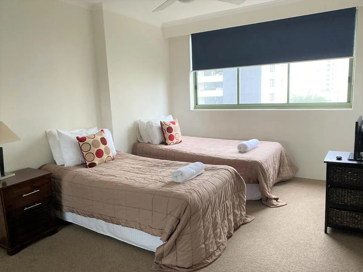 The Meriton Apartments On Main Beach Gold Coast 4*,