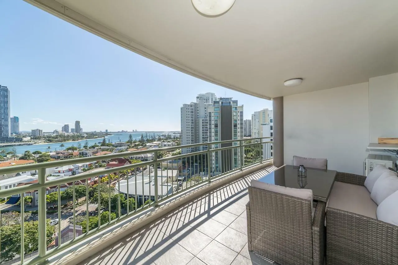 The Meriton Apartments On Main Beach Gold Coast 4*,  Australia