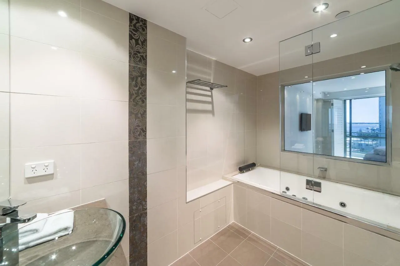 The Meriton Apartments On Main Beach Gold Coast 4*,