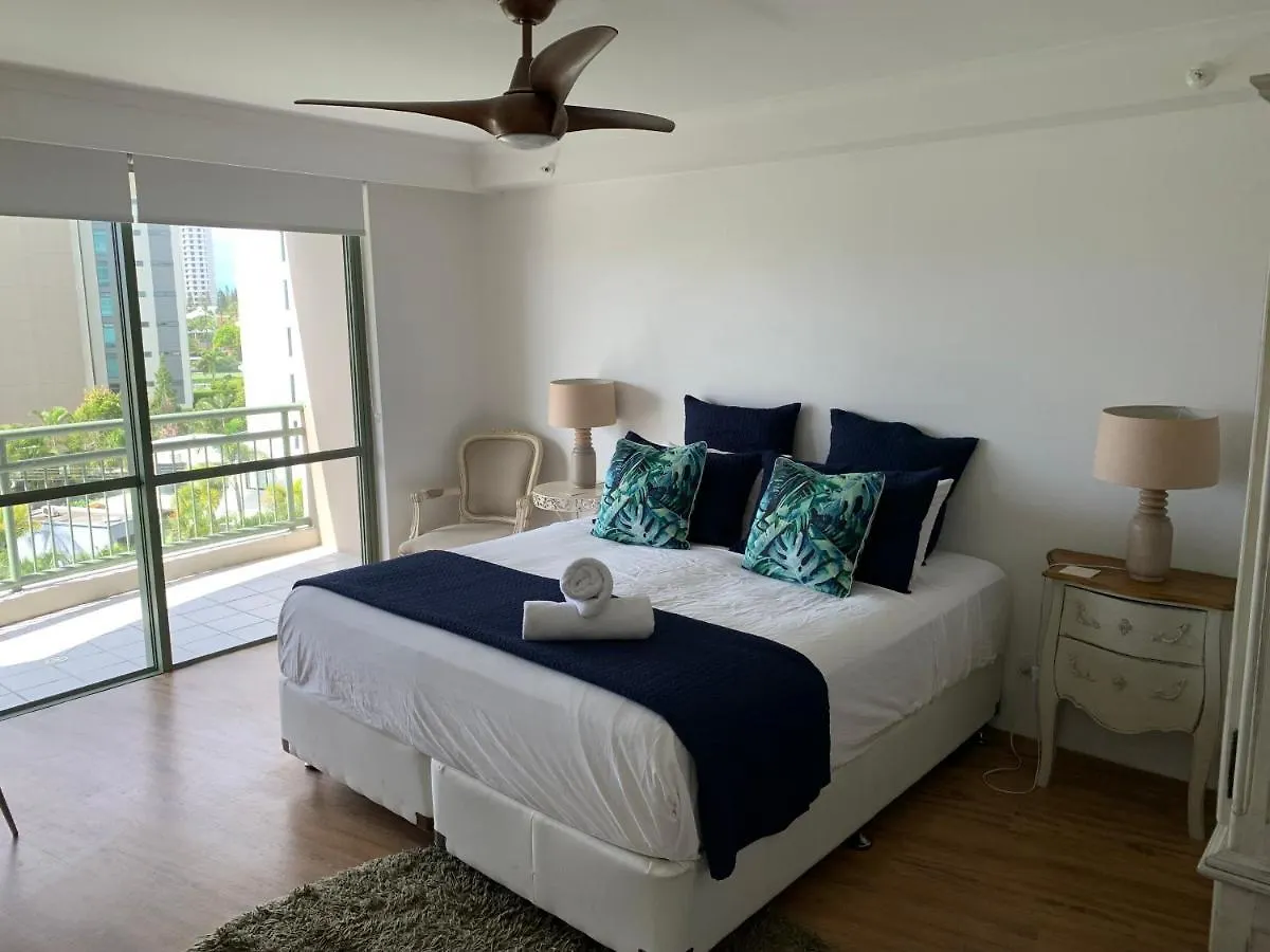 The Meriton Apartments On Main Beach Gold Coast Aparthotel