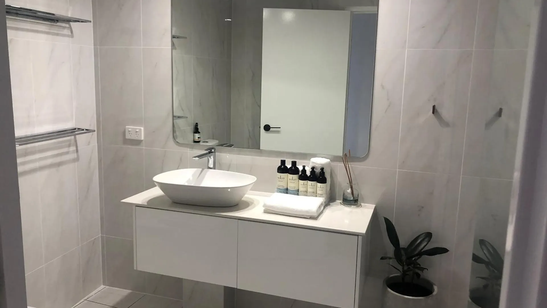 The Meriton Apartments On Main Beach Gold Coast Aparthotel