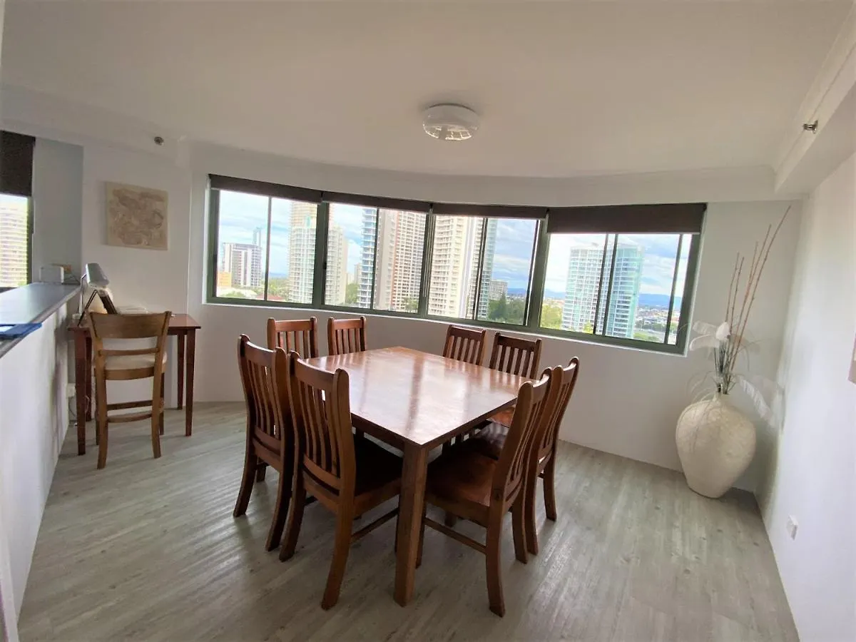 The Meriton Apartments On Main Beach Голд-Кост 4*,