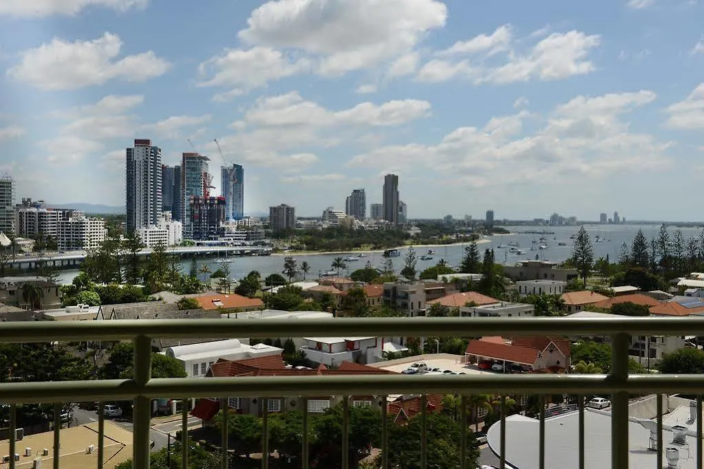 The Meriton Apartments On Main Beach Голд-Кост